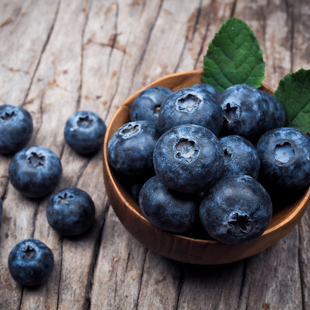 alimentos que fortalecen las encías arándanos
