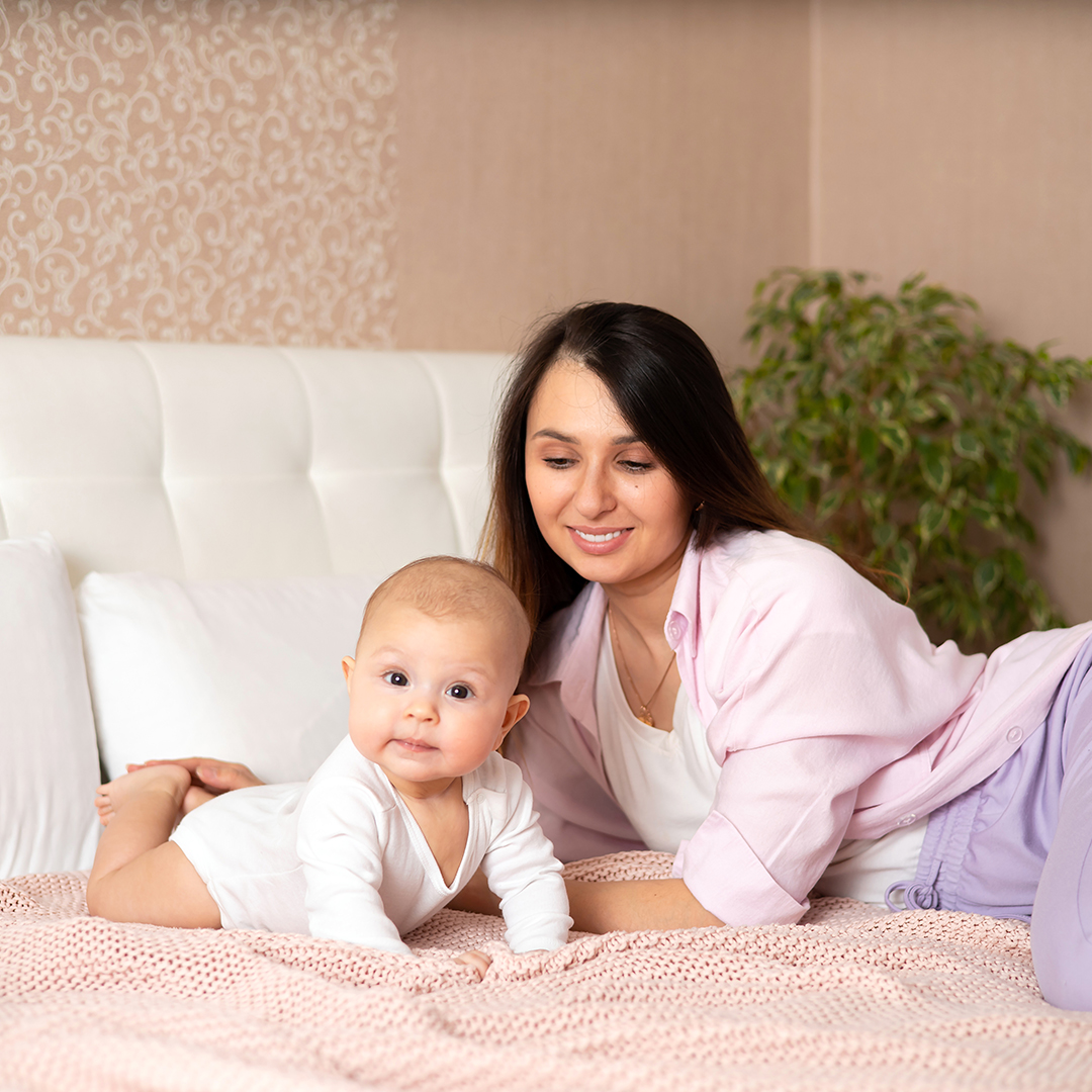 qué hace un bebé de 3 meses movimientos