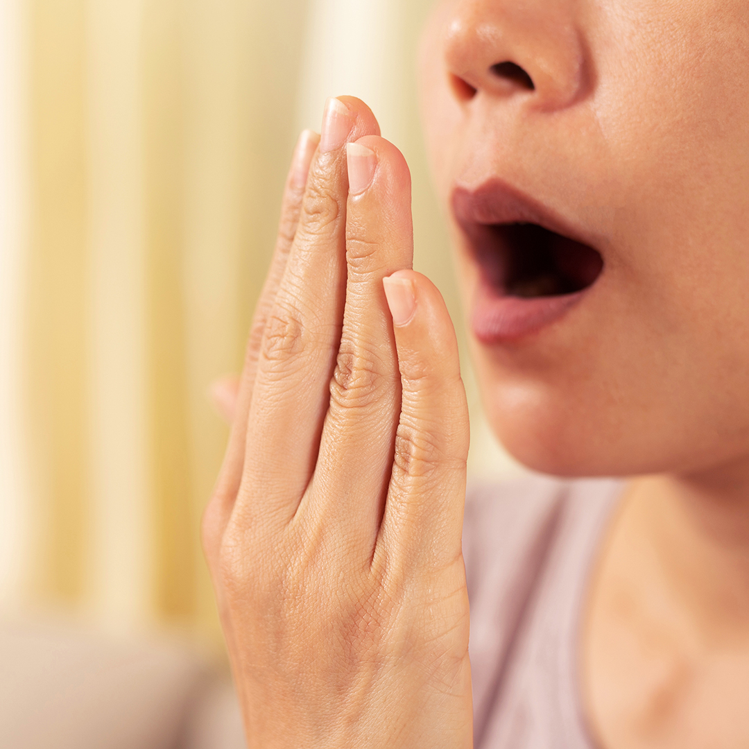 consecuencias de no lavarse los dientes por la noche