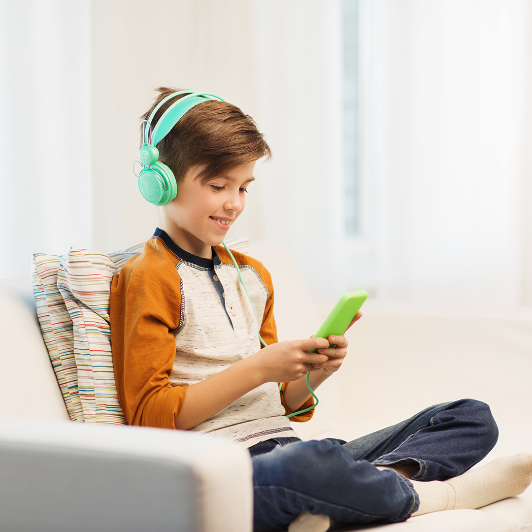 causas audífonos y auriculares