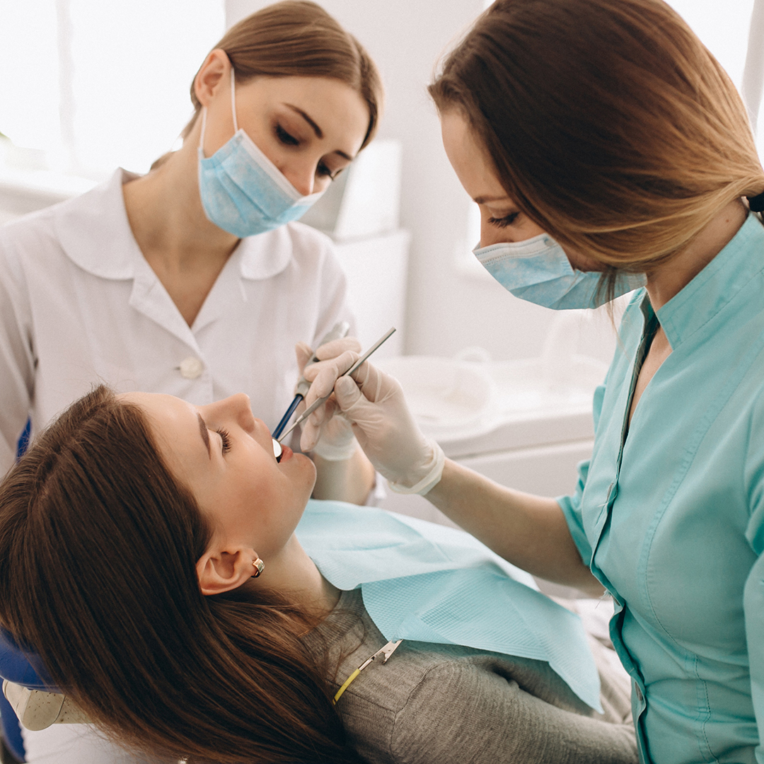 Encías Rojas Acudir Al Dentista