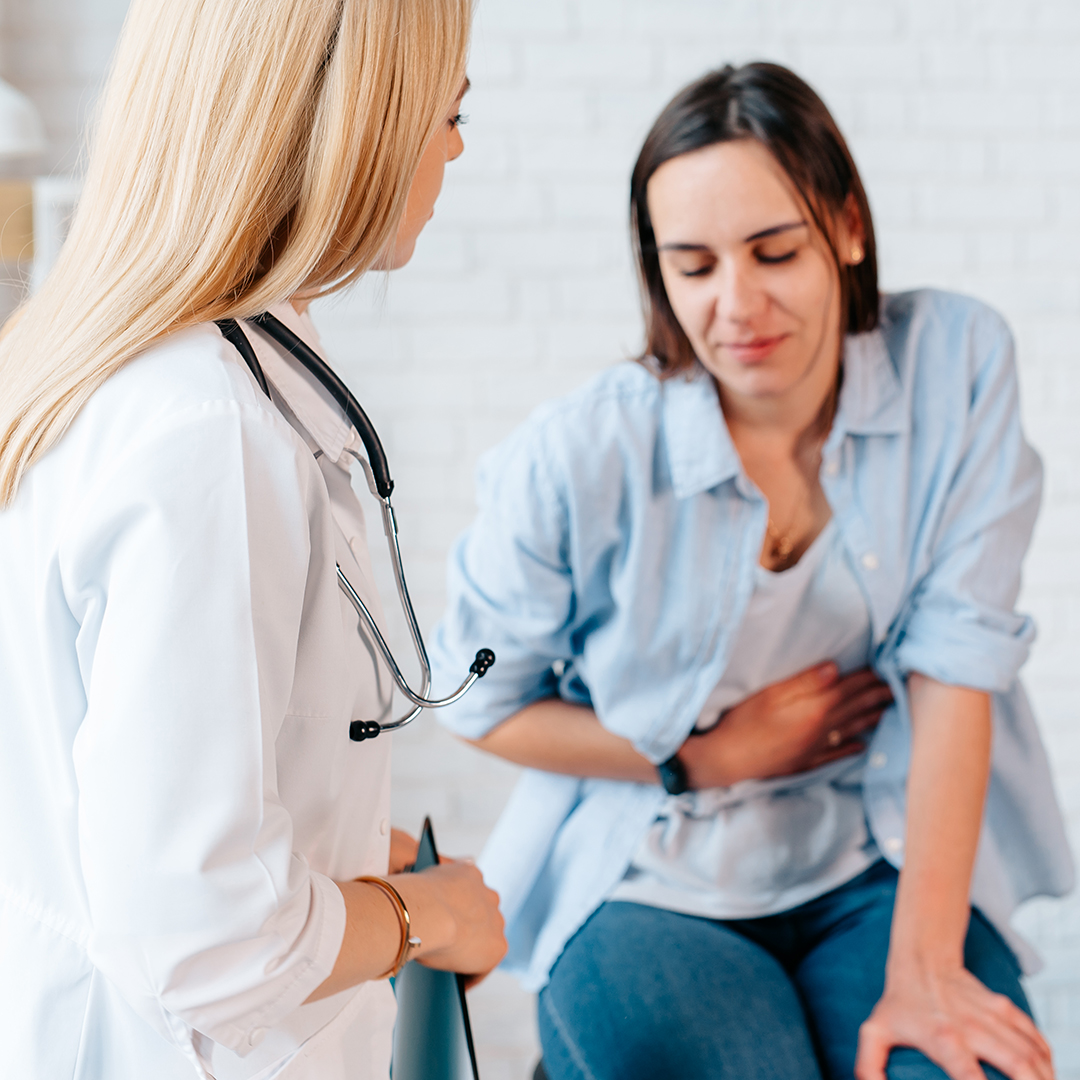 qué síntomas producen los parásitos en el estómago medico