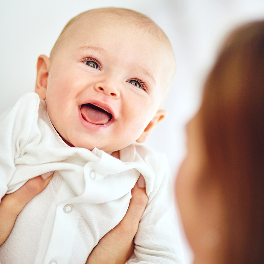dentición no todos los bebés lloran cuando le salen los dientes
